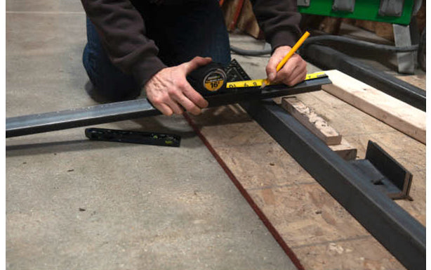 Johnson Level Model 1904-0700. Solid aluminum body with CNC machined edges for greater accuracy & durability. "EZ Read" laser etched graduations & numbers are highly visible. Thick edge useful as saw guide. Anti-glare protective coating. "Johnny Square". 2x4 board dimension markers. Johnson rafter square. 049448190409