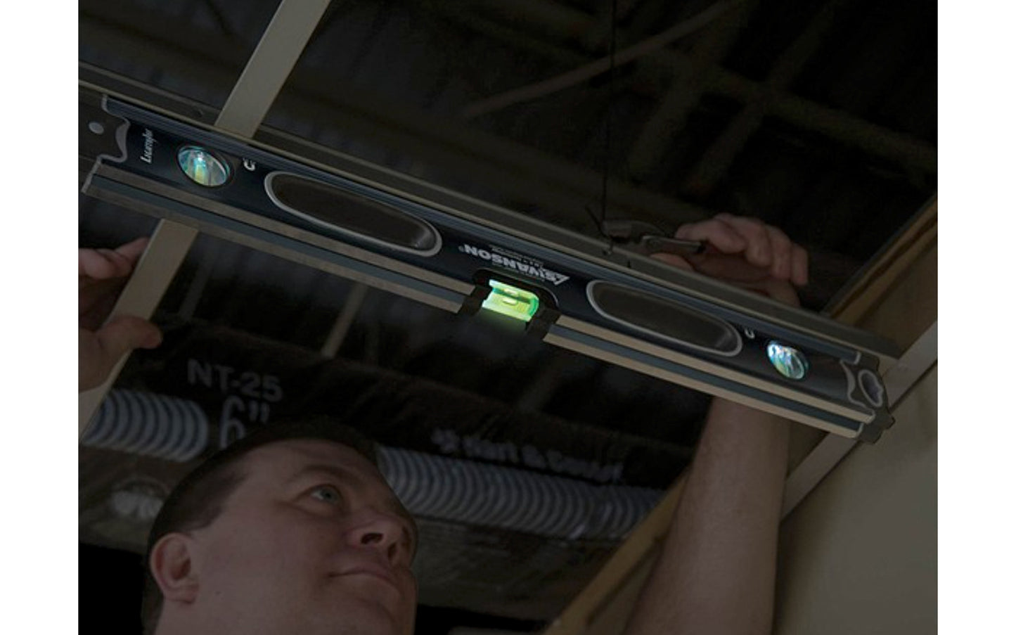 Swanson 24" Light Box Beam Level. Super Bright LEDs simultaneously light all 3 vials for low-light areas. V-grooved for working with round stock. Ruler measurements in centimeters & inches. High-grade aluminum frame. Swanson model No. BLL24M. 038987522413