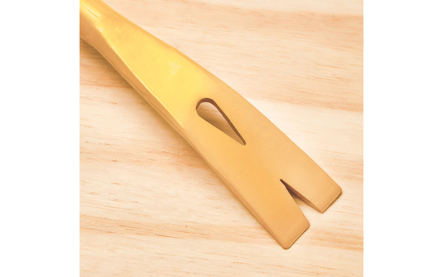 This Stanley Fatmax 36" wrecking bar is made of high carbon steel & is great for heavy demolition jobs. It has a tri-lobe design which provides a secure grip for ease of use as well as a slotted claw & beveled ends for functionality & performance. Model No. 55-104. High-visibility, powder-coated finish.