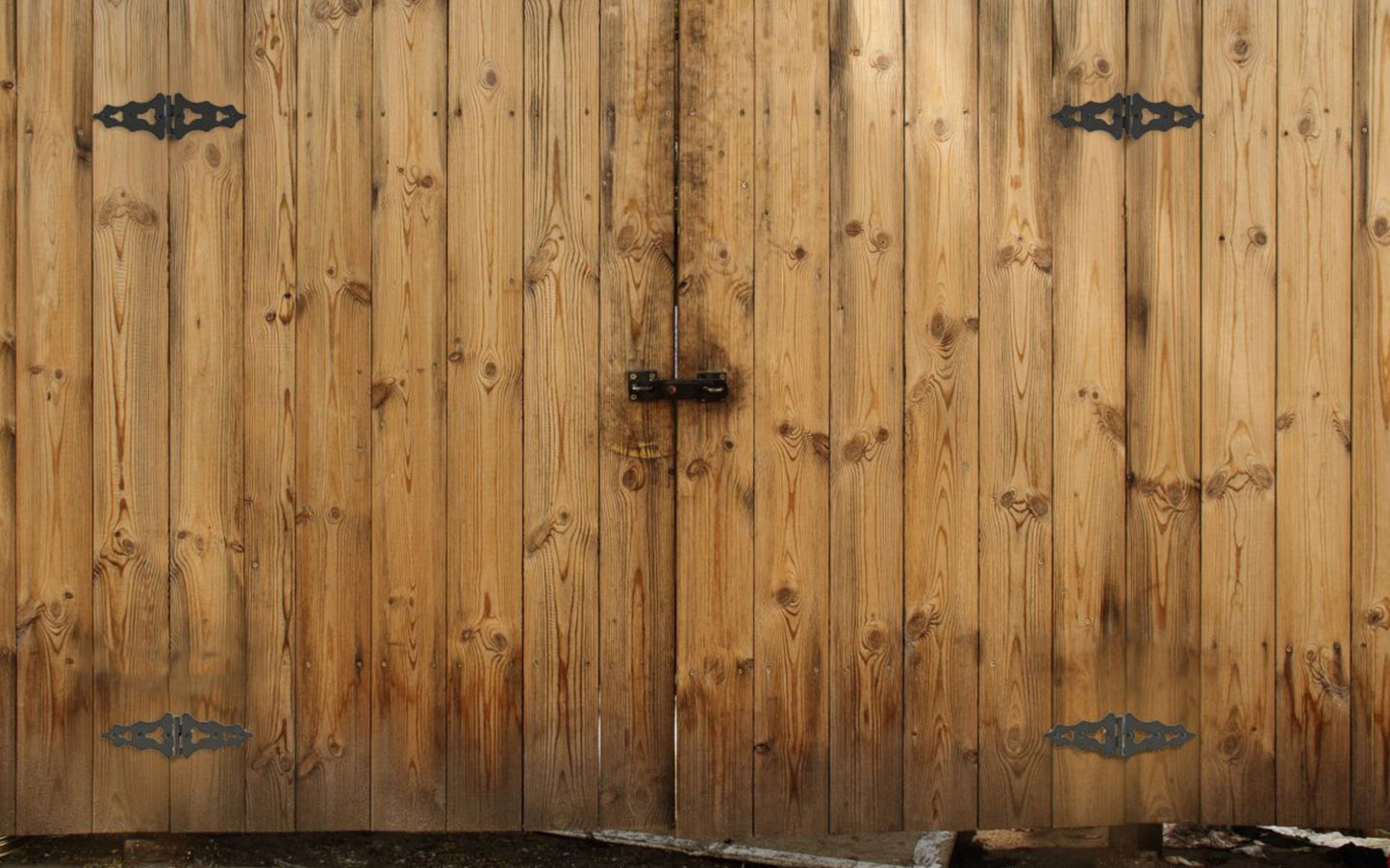 Black Finish Ornamental S-Hinges. Designed for gates, sheds, & rustic doors. Offset screw holes for extra strength & to prevent wood from splitting. Black finish for style & durability. Mounting hardware included for easy installation. For both left & right handed applications. National Hardware Model No. N166-011.