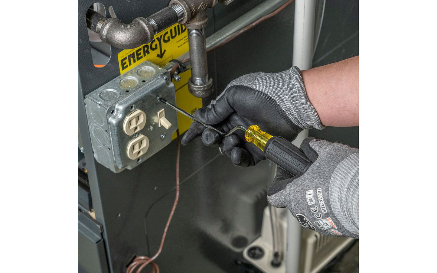 Klein Tools - Model No. 670-6 - Crank-action handle spins screws fast with one hand - Heat-treated shaft - 3/16" Slotted - 6" long blade - Internal flanges inside handle provide solid, twist-resistant blade anchor - Chrome-plated for corrosion resistance - Cushion-Grip handle for greater torque & comfort - Made in USA