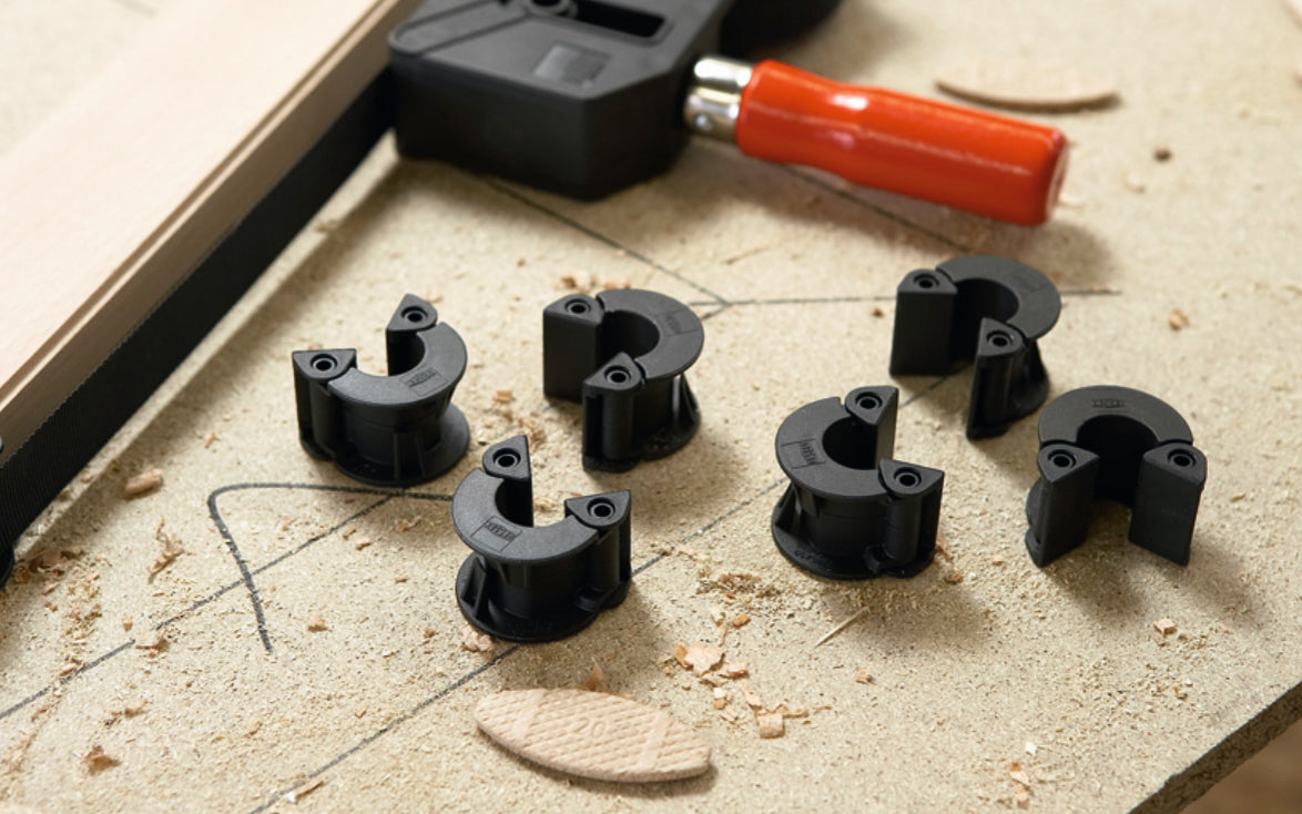 These Bessey Vario Corner Clamps VAS-6 are designed for all Bessey band clamps with textile strip. Vario corner clips have twin-tilting pressure pads that auto adjust from 60° to 180°. Sold as six corner pieces. 6-pack Bessey corner pieces. Model VAS-6. 091162005705