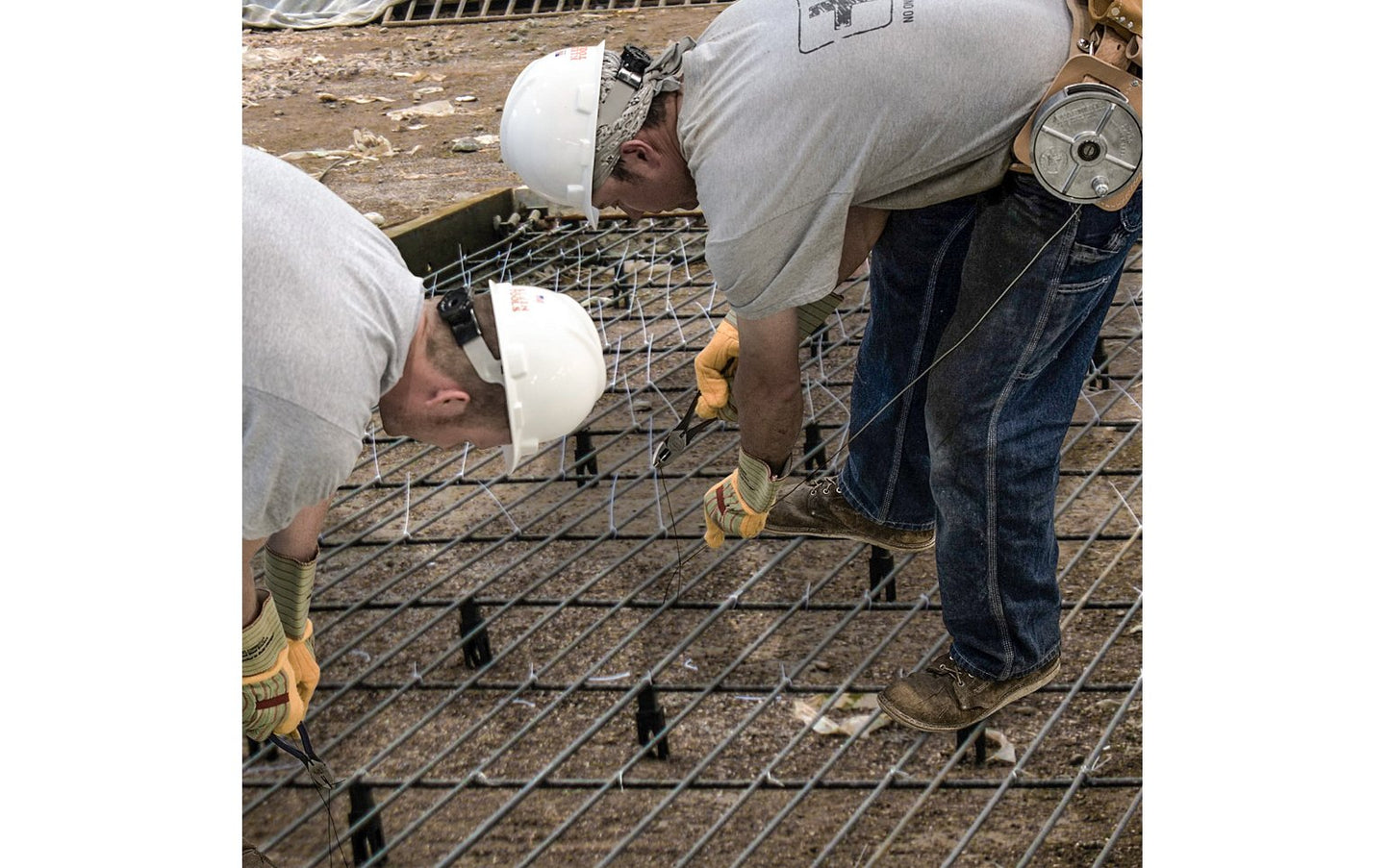 Klein Tools - Made in USA ~ Model 27400 - Load 12-18 gauge wire easily - Rugged, lightweight reel is smooth aluminum alloy with steel parts - Feeds pre-coiled wire smoothly, easily, & quickly to save time & reduce wasted wire - left or right hand use - Tie Wire Reel - rewind knob - Metal Tie Wire Reel - 6-1/2" diameter - 092644481901