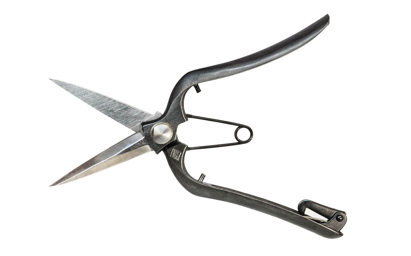 These high quality Japanese Professional Onoyoshi Forged Trimmers are forged from high quality Japanese Izumo Yasuki steel. A great snip for many various garden tasks such as trimming, pruning, thinning, picking buds of fruit trees & other horticulture uses, & even bonsai. Very sharp & clean cutting. 8" overall length