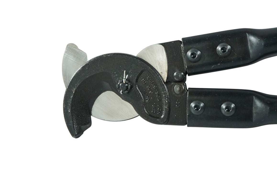 Klein Tools Standard Cable Cutters are lightweight, yet efficient. They feature replaceable hook-jaw blades that grab and hold cable while the shear-cutting action makes clean cuts. The jaws are made of forged tool steel with a black-oxide finish for long life.