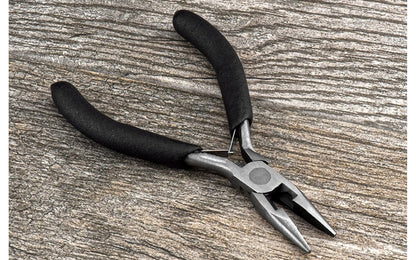 Basic & economy style 5" long needle nose pliers with smooth jaws. 55 HRC. Plier made of carbon steel. Double leaf spring. Made by SE.