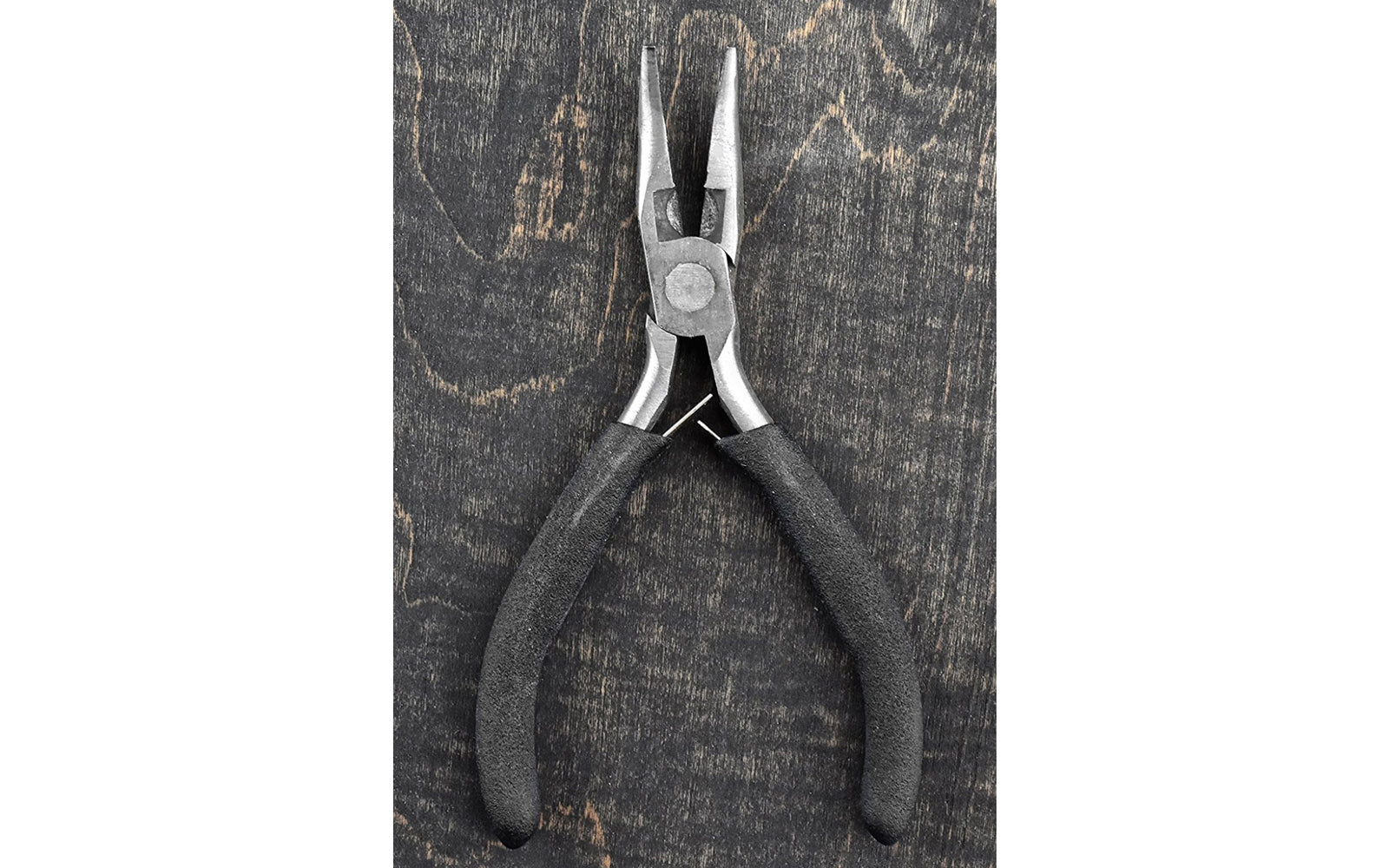 Basic & economy style 5" long bent nose pliers with smooth jaws. 55 HRC. Plier made of carbon steel. Double leaf spring. Made by SE.