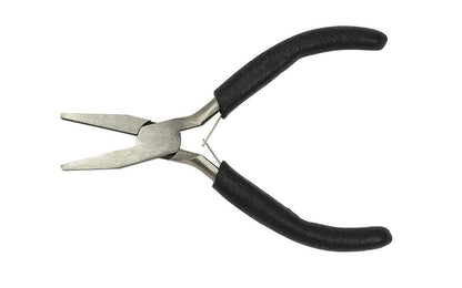 Basic & economy style 5" flat nose pliers with smooth jaws. 55 HRC. Plier made of carbon steel. Double leaf spring. Flat nose smooth jaw plier. Made by SE.