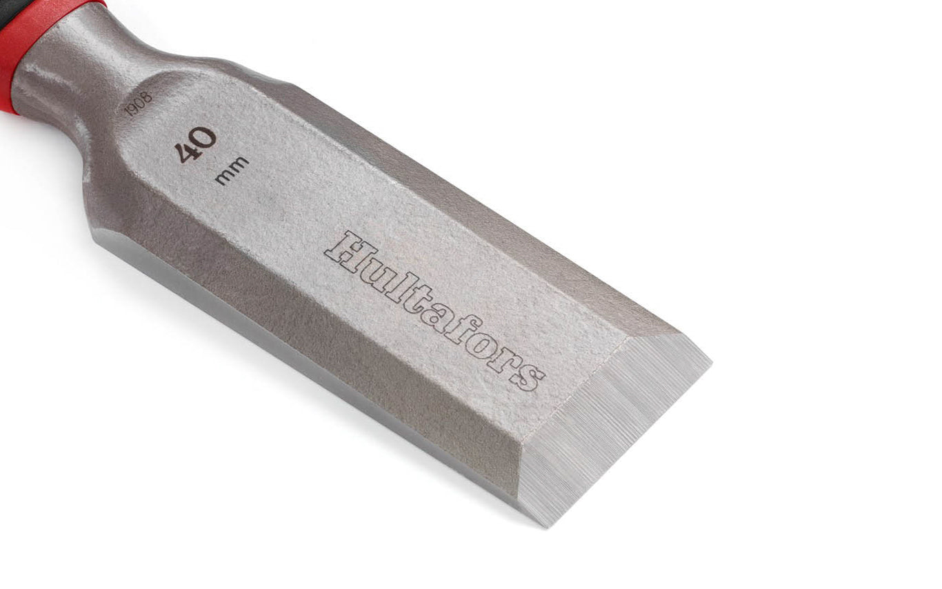 Hultafors Chisels are sharp & heavy duty. For construction tasks requiring extreme strength & precision. Bevelled 25° ground blade. One solid forged I-Beam piece. 1-1/2" wide chisel blade (40 mm). Flat contact surface. Santoprene rubberized handle. HDC 40 Model 390293U. With replaceable striker cap. 7315293902911. 