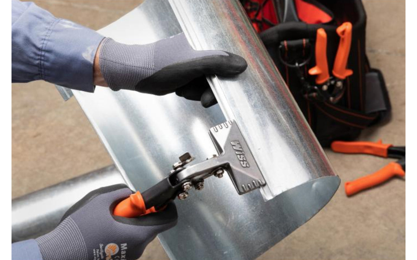 Wiss 3"  Offset Handle Hand Seamer is a powerful tool for bending or flattening sheet metal by hand. It utilizes an optimal handle span to deliver maximum power from an ergonomic operating range, and features non-slip cushion grips for superior comfort & control. 037103308559. Model WS4N.
