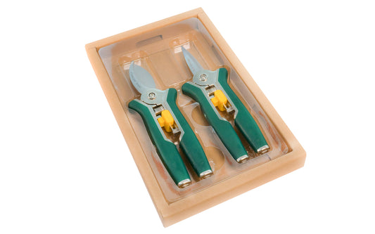 A Mini Pruning Set made by Bulldog Tools. 8 mm cutting diameter capacity of the trimmers shears & 12 mm cutting diameter capacity of mini pruners. Stainless steel blade. Bulldog Tools forged heads are tested to & exceed British standard BS3388.