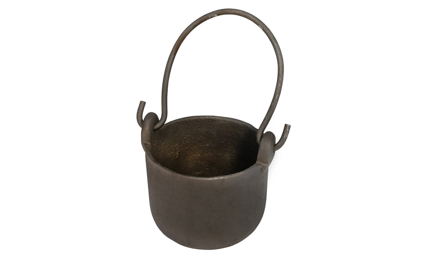 A tough & hefty USA-made soldering pot made by C.S. Osborne. Made of cast iron material with a handle. Heavy quality for long use. 2 lbs 3 oz. total weight.   Made in the USA - CS Osborne Solder Pot - 4" Outside Diameter - 3" Depth of Bowl - Heavy Cast Iron Bowl - 4" O.D. - Model No. 398-4 - Soldering Bowl with handle - 096685618312