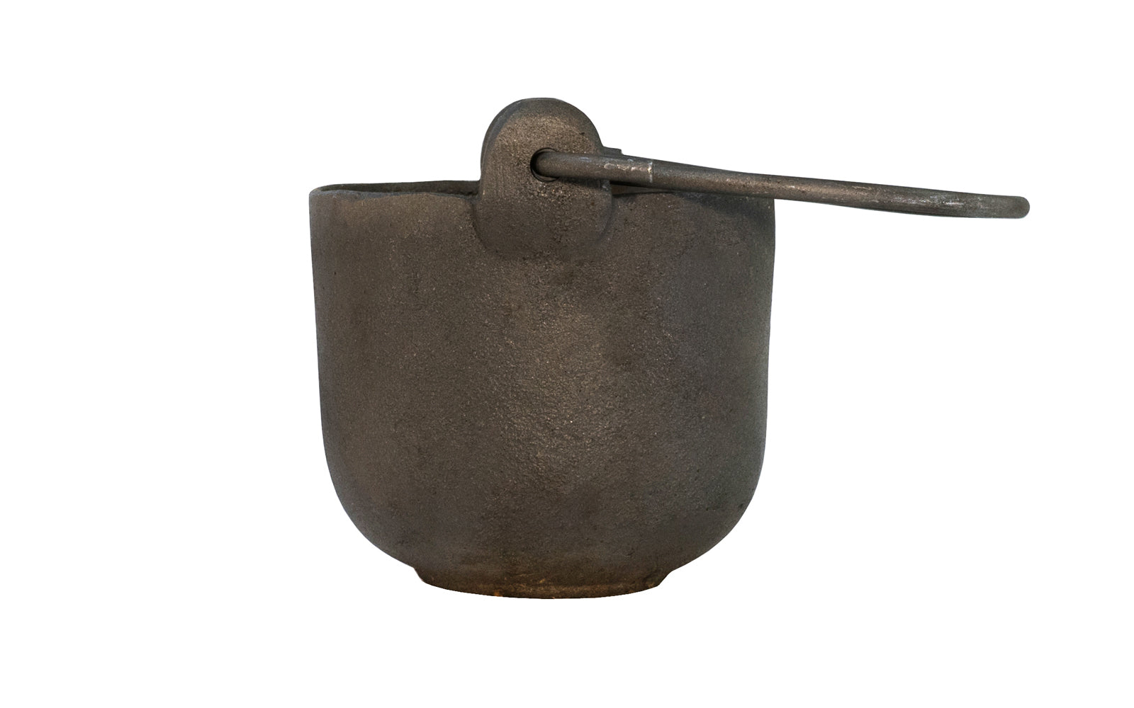 A tough & hefty USA-made soldering pot made by C.S. Osborne. Made of cast iron material with a handle. Heavy quality for long use. 2 lbs 3 oz. total weight.   Made in the USA - CS Osborne Solder Pot - 4" Outside Diameter - 3" Depth of Bowl - Heavy Cast Iron Bowl - 4" O.D. - Model No. 398-4 - Soldering Bowl with handle - 096685618312