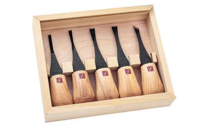 Flexcut Beginners Palm Carving Set ~ FR310 - 5-piece set - Includes Sweep #3 x 3/8" (9 mm), Sweep #6 x 5/16" (8 mm), Gouge #11 x 1/8" (3 mm), Parting V-Tool 70° x 1/4" (6mm), Skew #2 x 5/16" (8mm) - High Carbon Steel blades - Ash wood handles - Palm Carving Tool Set - Made in USA